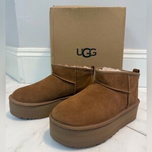 New In Box! UGG Australia Women’s 8 Classic Ultra Mini Platform Suede Bootie Tan